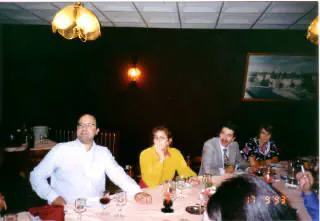 Avant première du film « Poisson Lune ». Repas avec le staff au restaurant « les Terrasses de l’Ardéche » à RUOMS. De gauche à droite: Marcel HUDELOT, Anémone, Alain ASSIUS et son épouse Andrée.