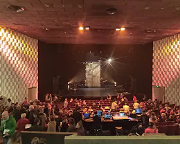 La salle de spectacle dans les années 80