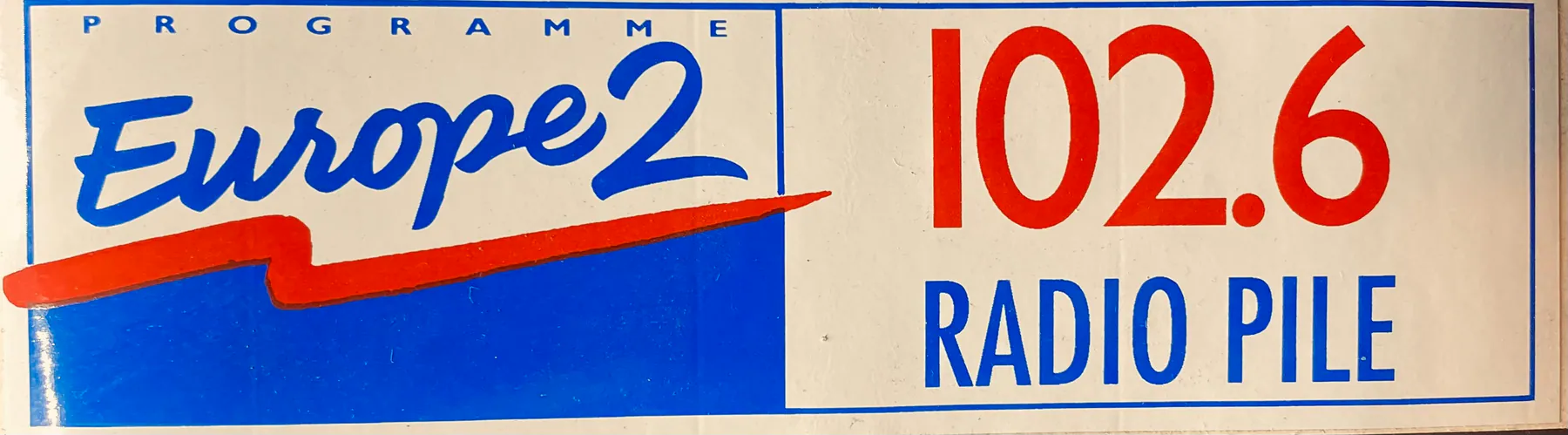 Auto collant Radio Pile